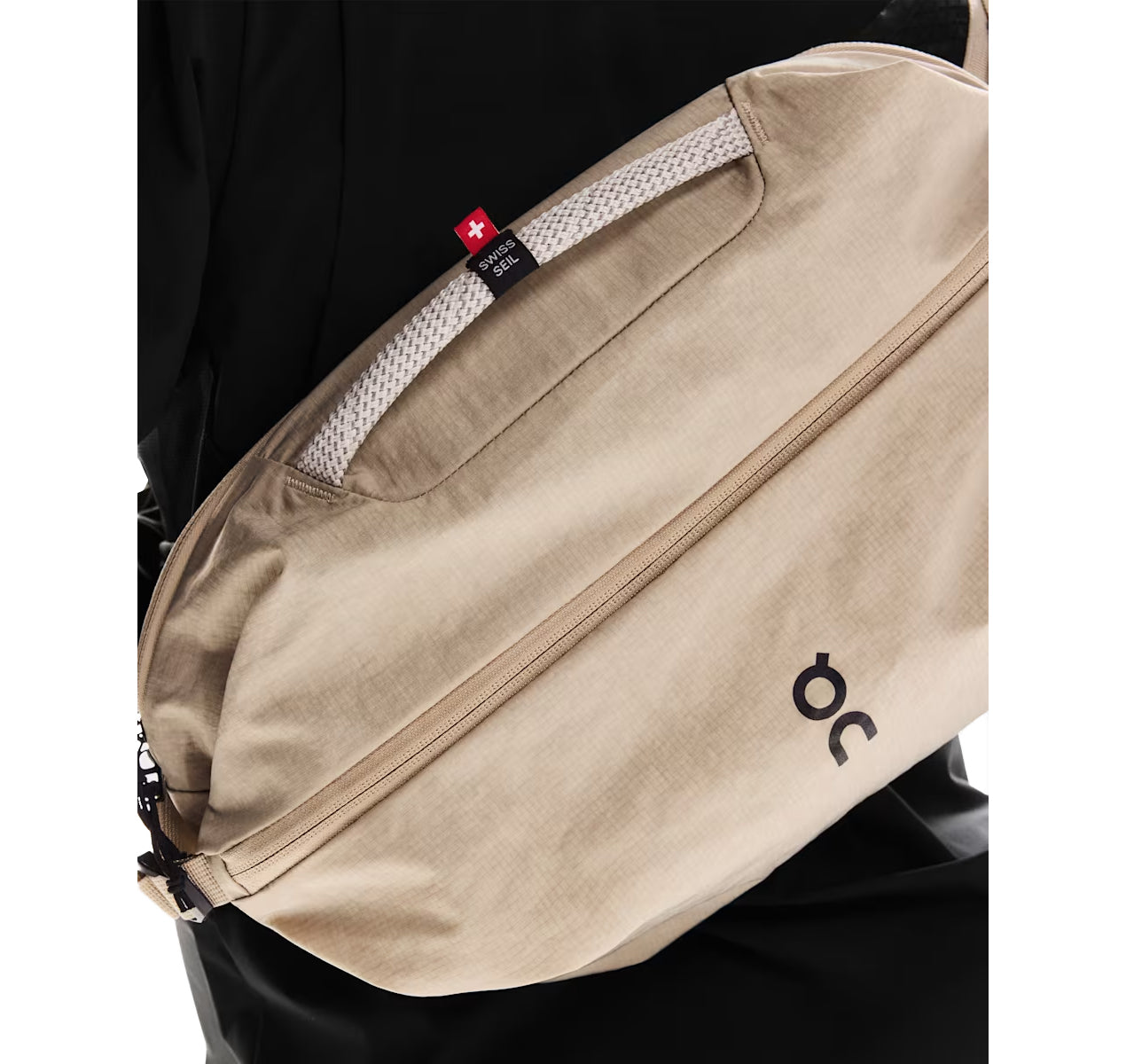On Sling Pack 9L Sand/Black Crossbody Bag