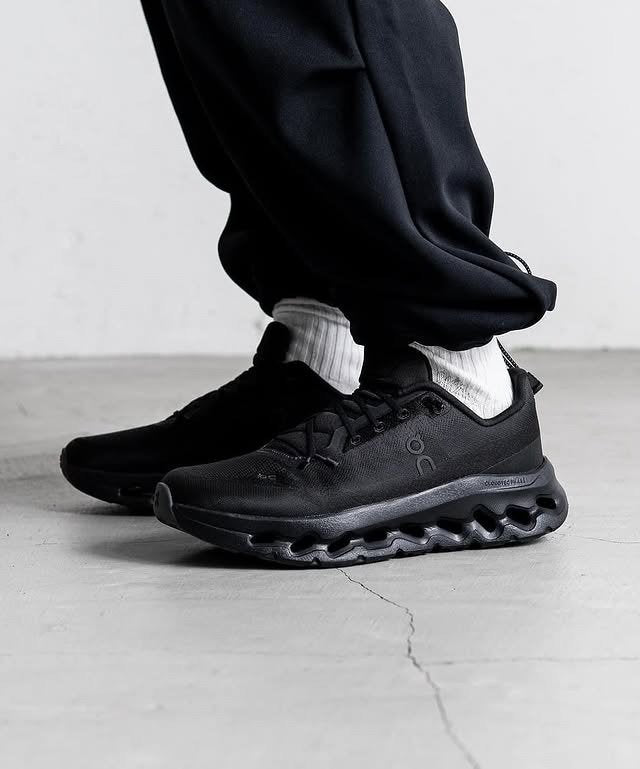 On Cloudtilt Full Black Lifestyle Sneakers