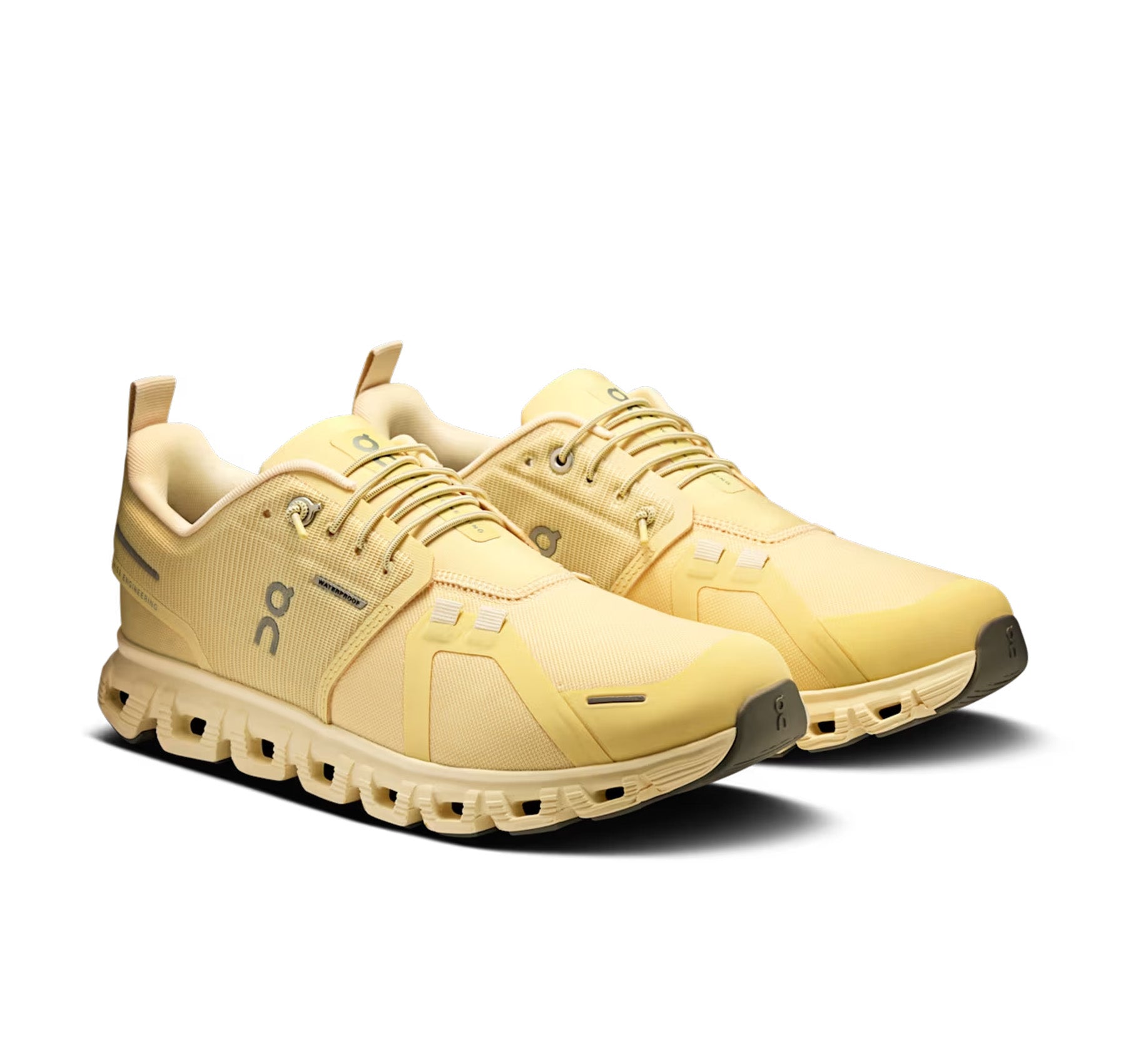 On Women's Cloud 6 Waterproof Nectar/Castor Lifestyle Sneakers