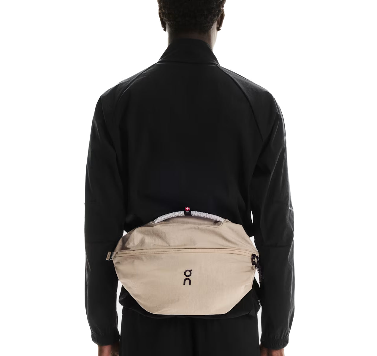 On Sling Pack 9L Sand/Black Crossbody Bag