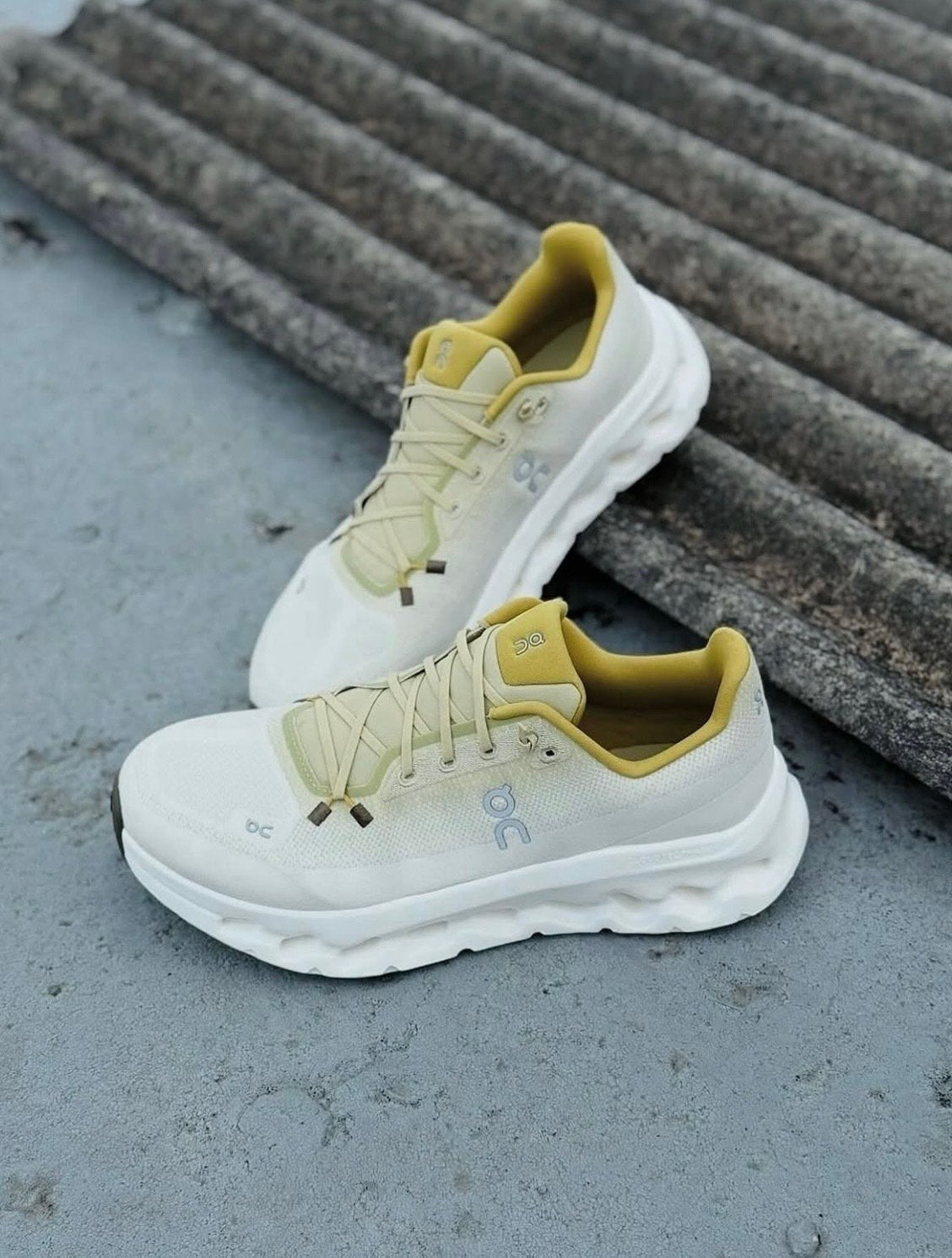 On Cloudtilt Caper Ghost Lifestyle Sneakers