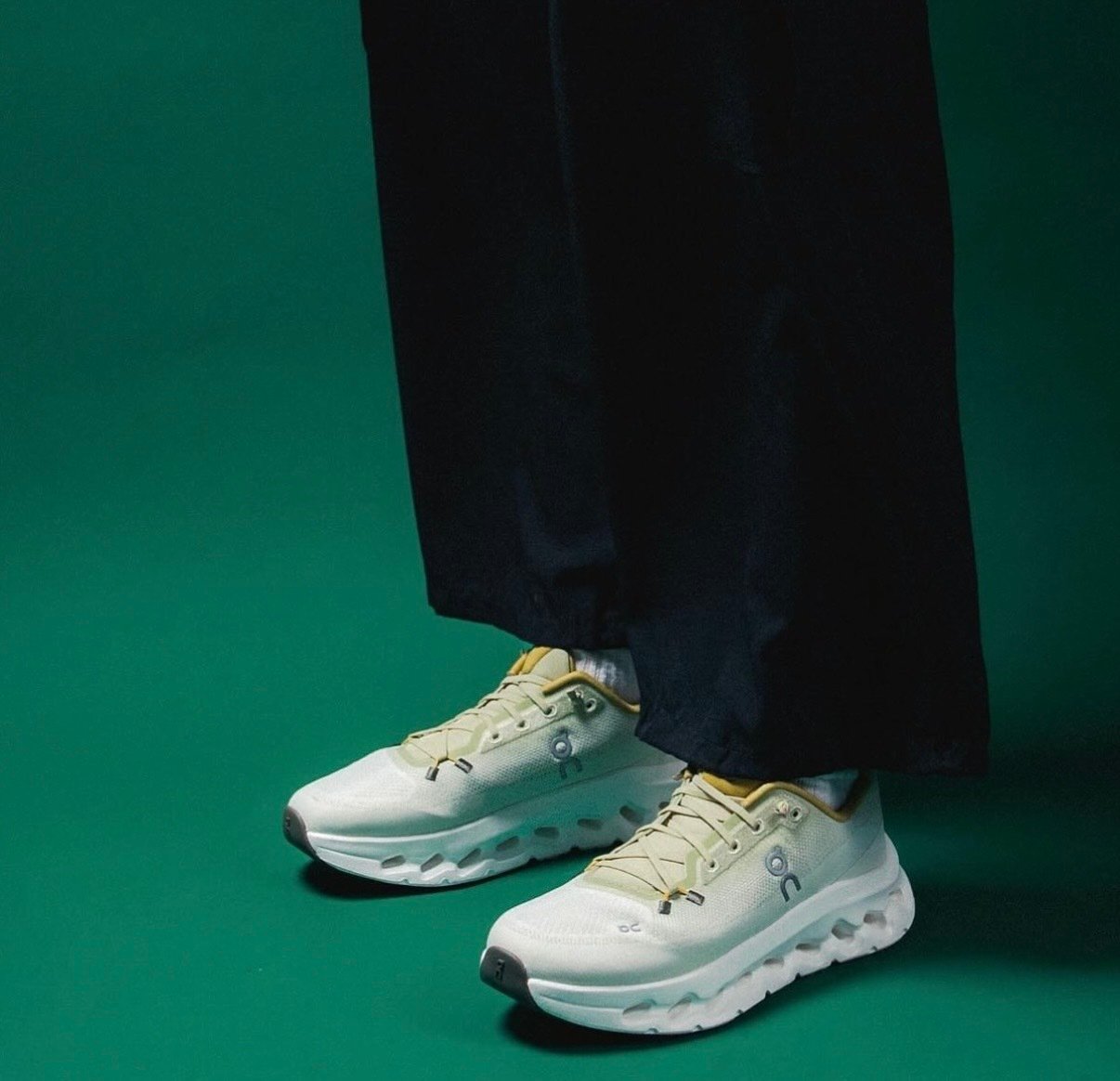 On Cloudtilt Caper Ghost Lifestyle Sneakers