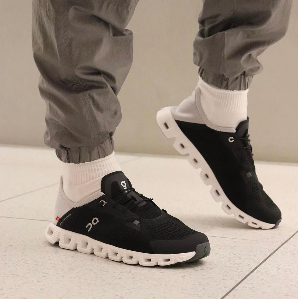 On Cloud 5 Coast Black Shadow Lifestyle Sneakers