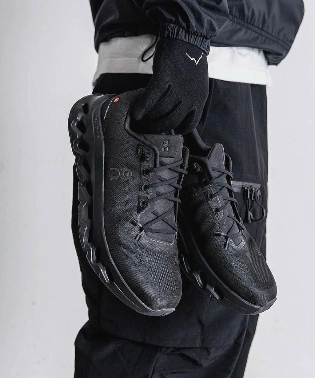 On Cloudtilt Full Black Lifestyle Sneakers
