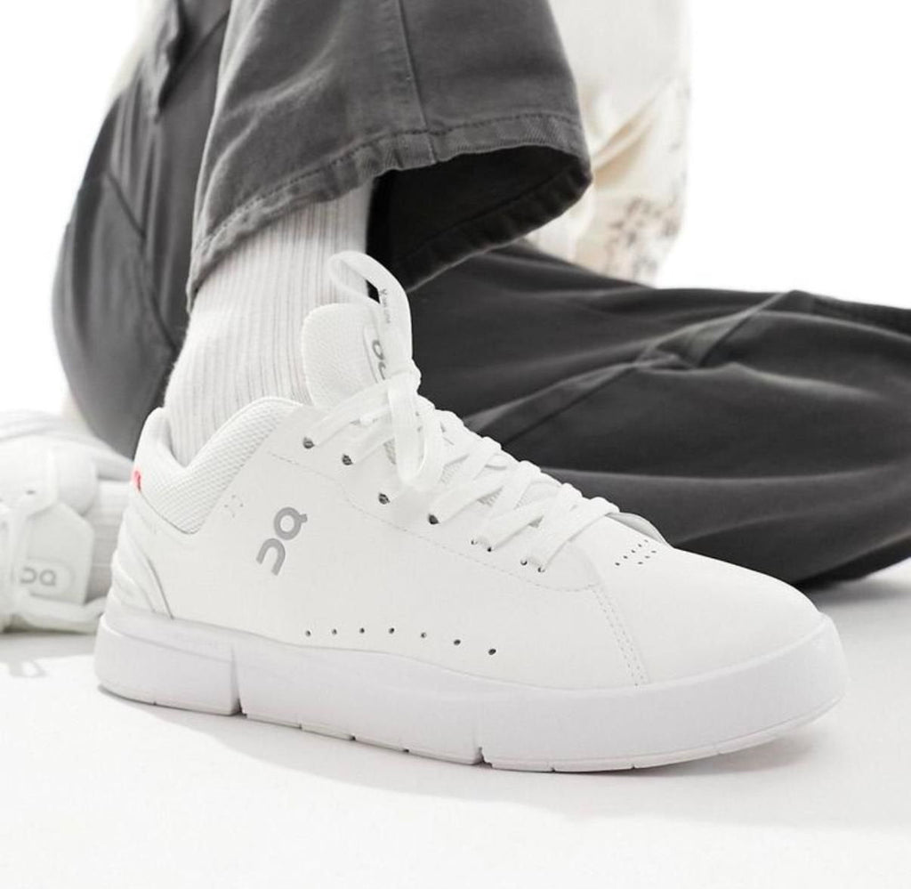 On The Roger Advantage White Lifestyle Sneakers