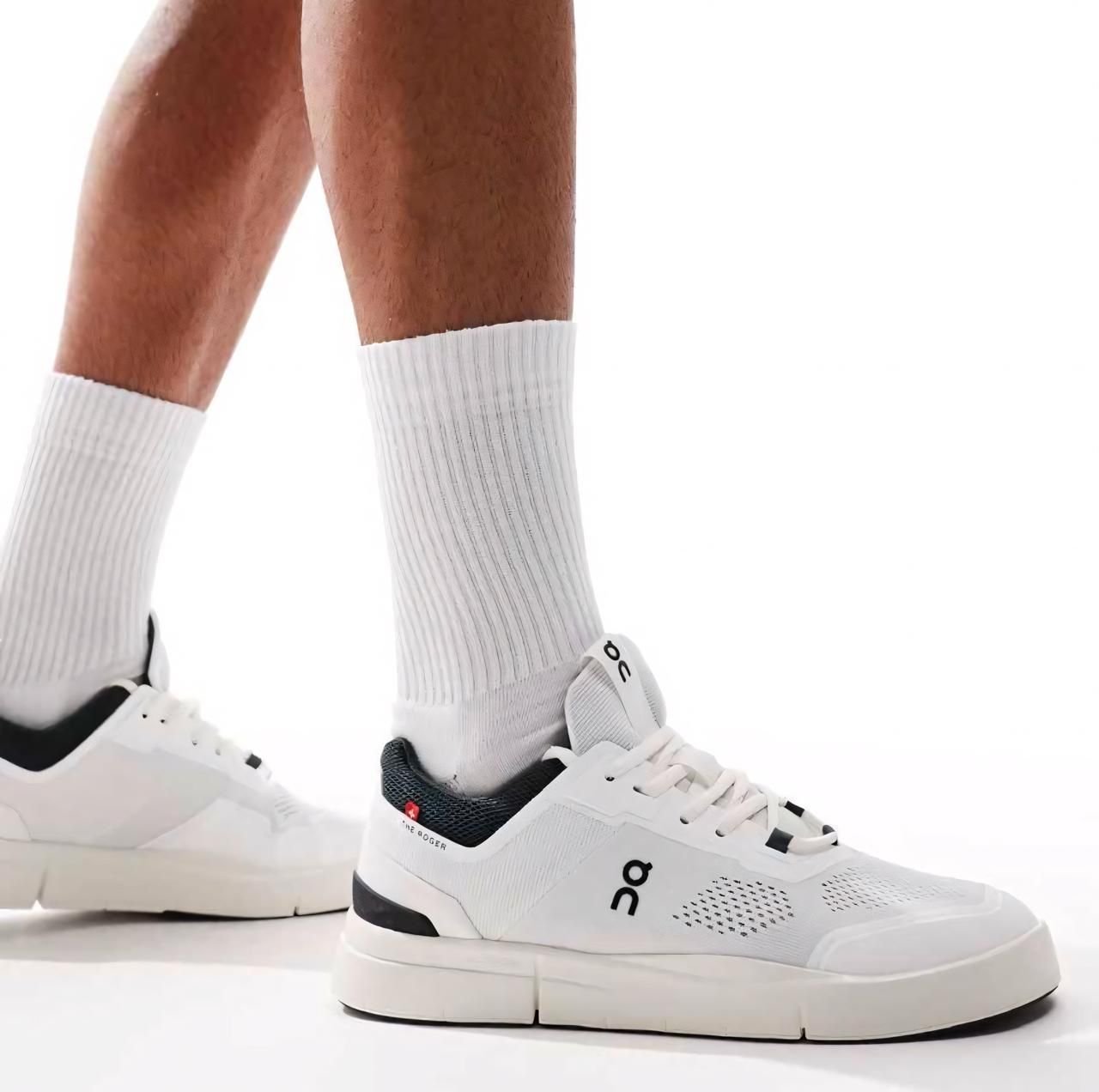 On The Roger Advantage White Midnight Lifestyle Sneakers