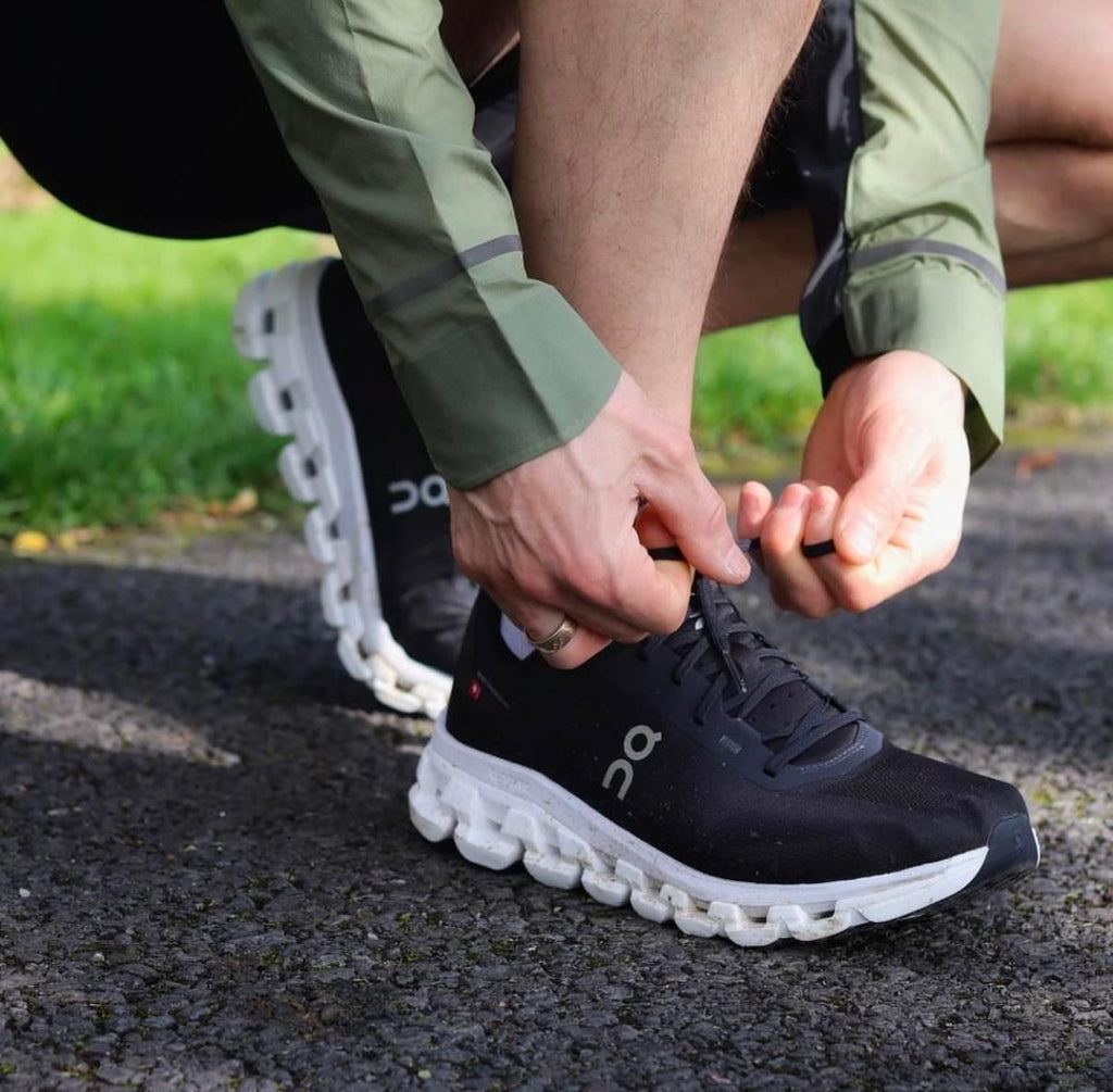 On Cloudflow 4 Black White Running Shoes
