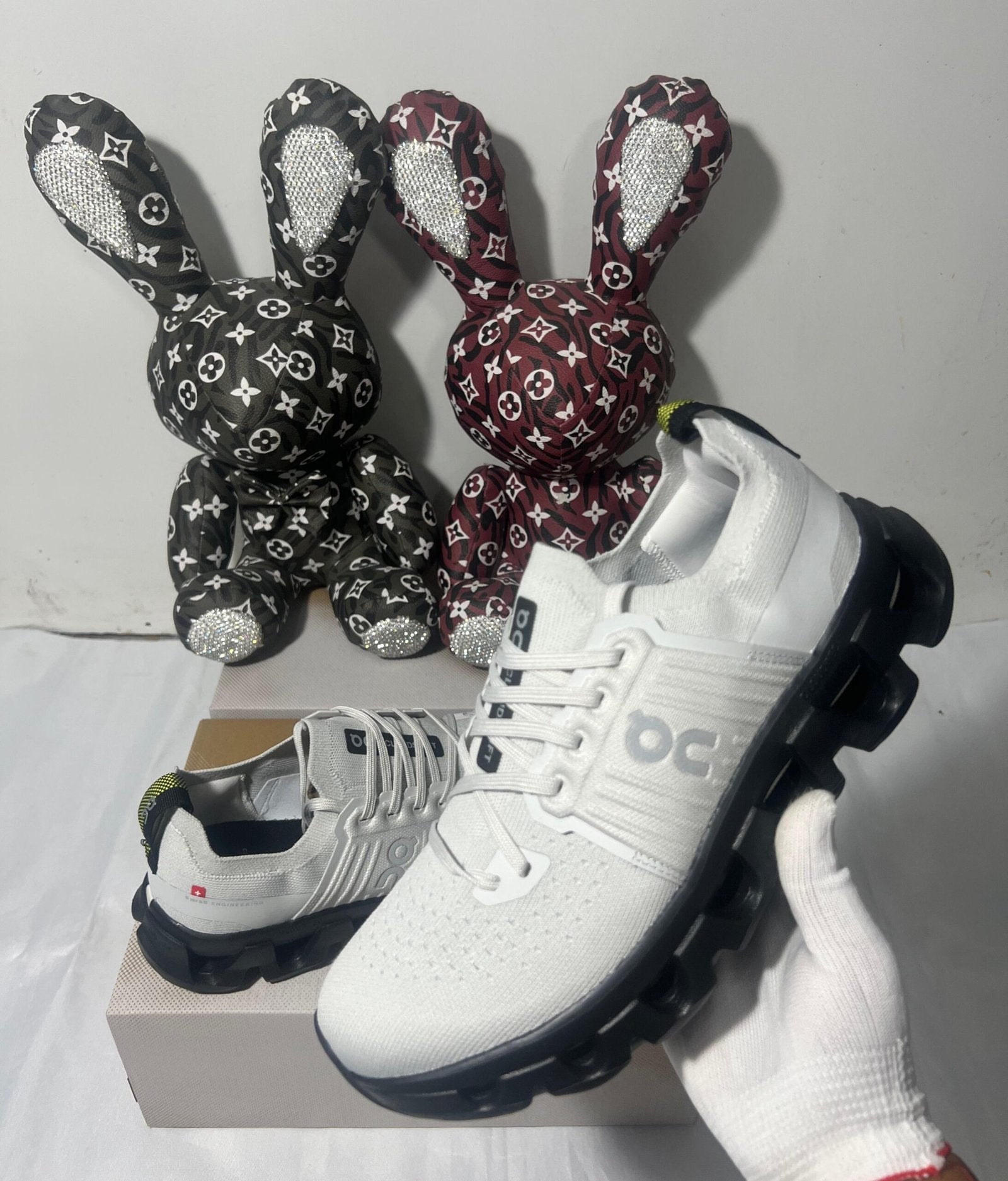 On Cloudswift 4 Wolf/Black Running Shoes