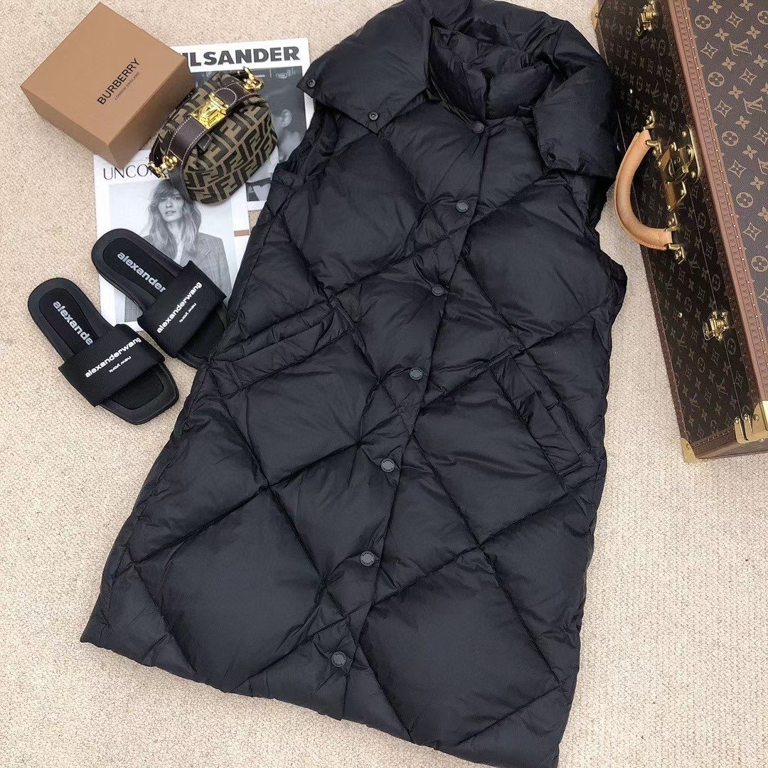 Burberry Long Diamond-Quilted Down Vest — front