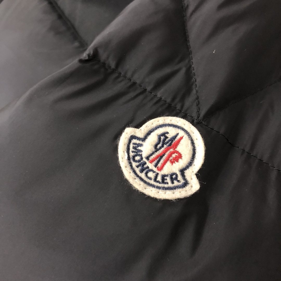 Moncler Black Detachable Hood Quilted Short Down Coat — detail