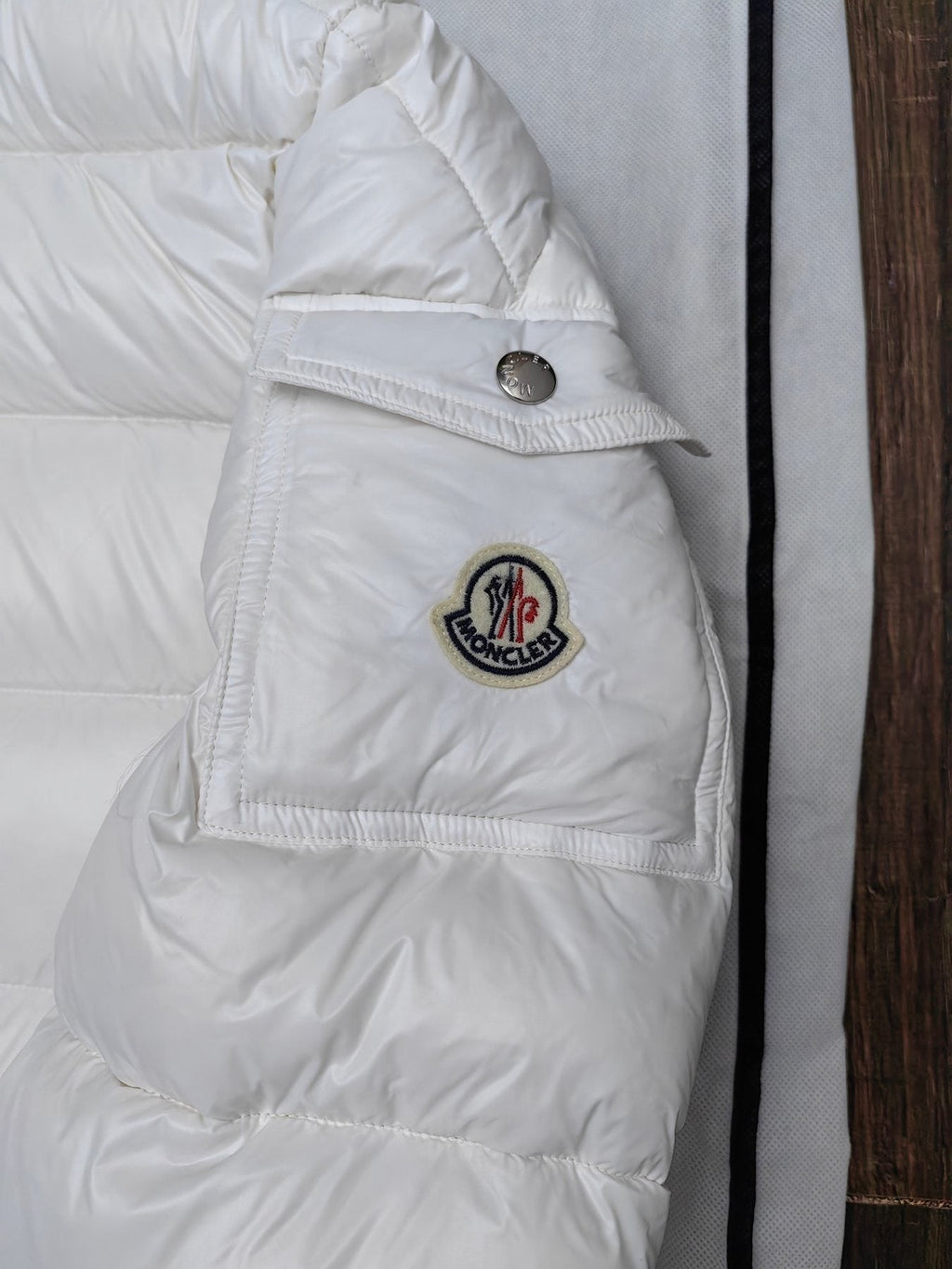 Moncler Hooded Contrast-Trim Short Puffer Coat — detail
