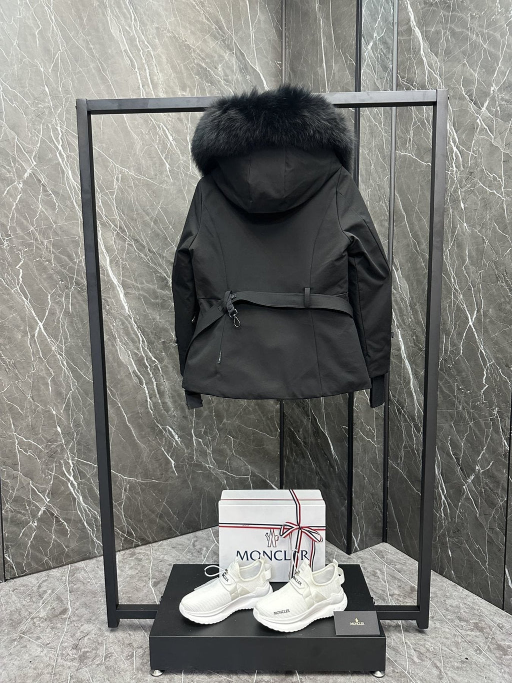 Moncler Women's Belted Fur-Trim Hood Short Down Ski Coat — back
