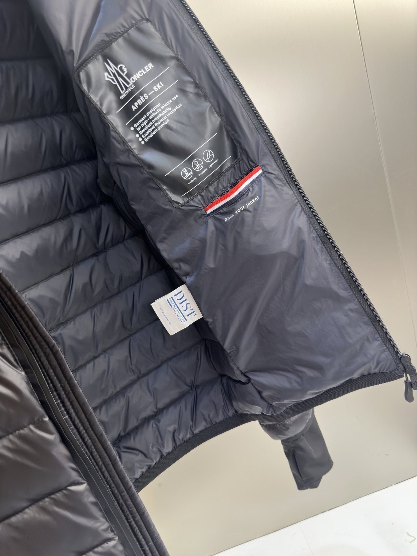 Men Moncler coat Black Quilted Zip-Front Puffer Jacket — neck_label