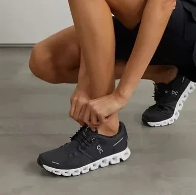 On Cloud 5 Black/White Lifestyle Sneakers