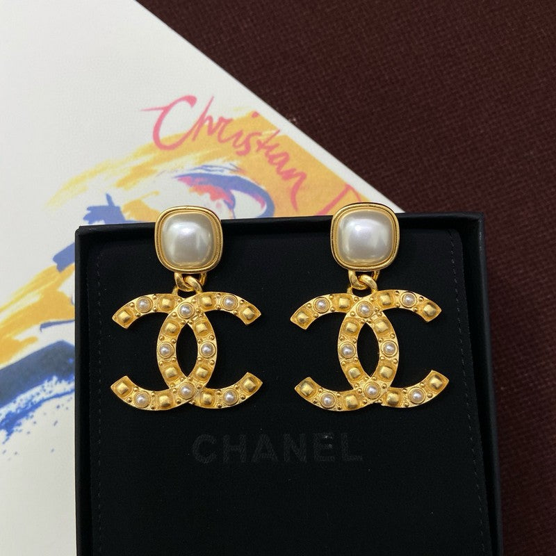 18K  Chanel Pearl Yellow Gold Earrings