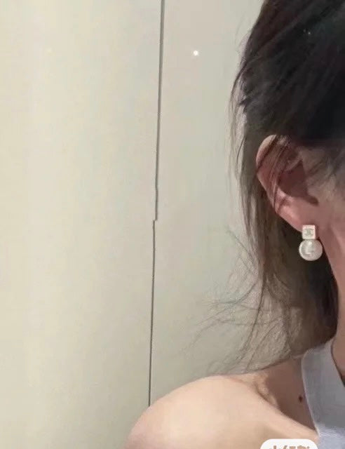 18K  Chanel Pearls Earrings
