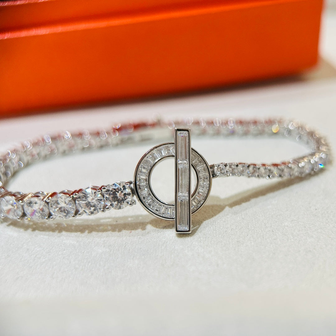 18K Finesse Link Diamond Hermes Bracelet