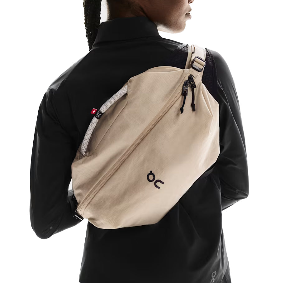On Sling Pack 9L Sand/Black Crossbody Bag