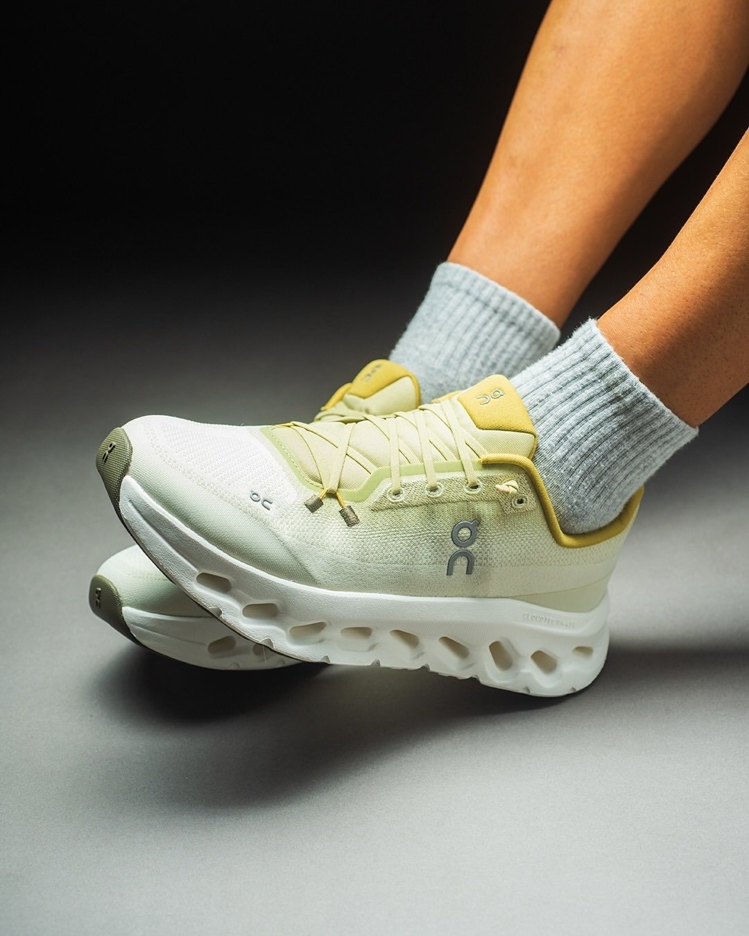 On Cloudtilt Caper Ghost Lifestyle Sneakers